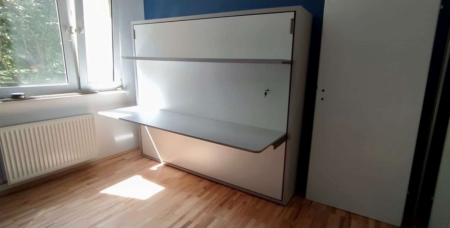 łóżko z biurkiem chowane w szafie